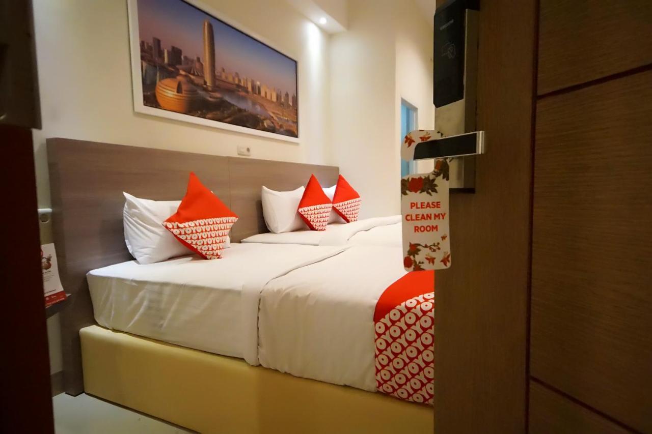 Oyo 251 The Maximus Inn Hotel Palembang Zewnętrze zdjęcie