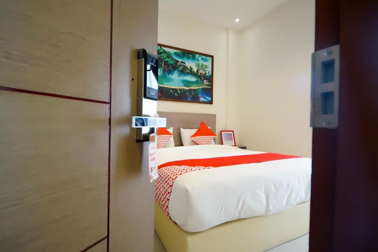 Oyo 251 The Maximus Inn Hotel Palembang Zewnętrze zdjęcie